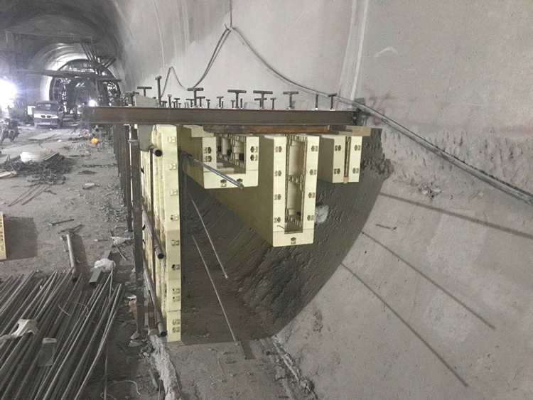昆明BBIN宝盈集团-铁路电缆沟模板单边800米助力